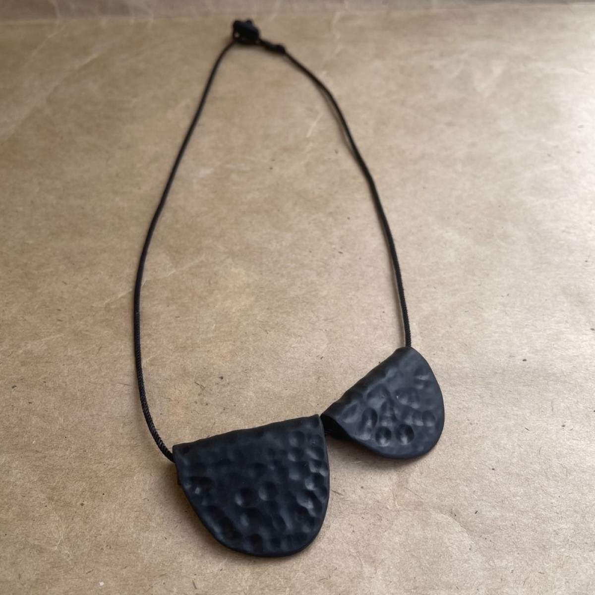 AMANI NECKLACE BLACK4